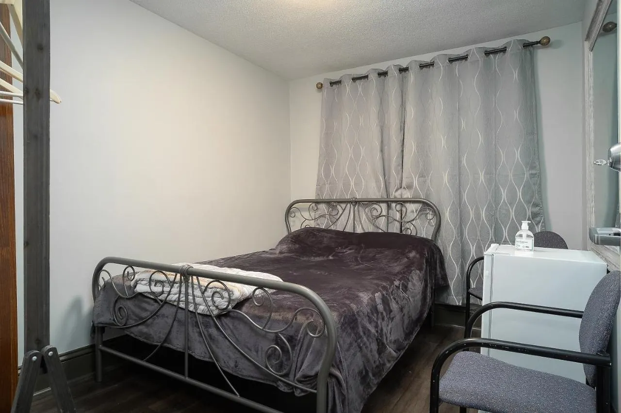 Room #4 Ottawa Downtown 0*,  كندا